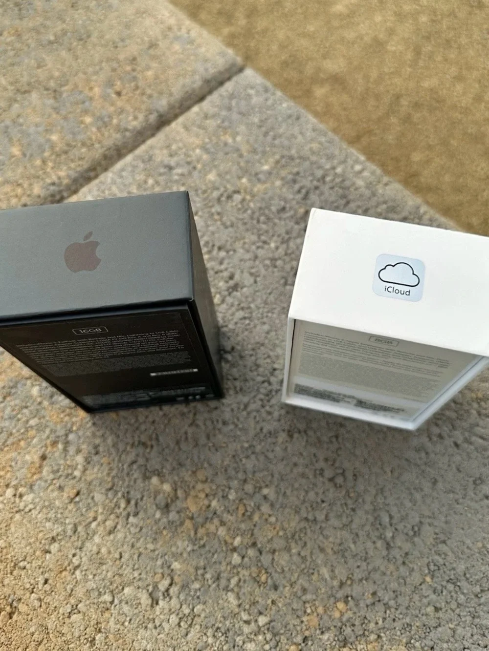 Apple iPhone 5 16GB Black & iPhone 4 8GB White **Empty Retail Boxes Lot**